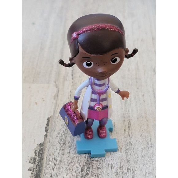 Dr McStuffins Disney puzzle piece toy figure glitter - Picture 1 of 5